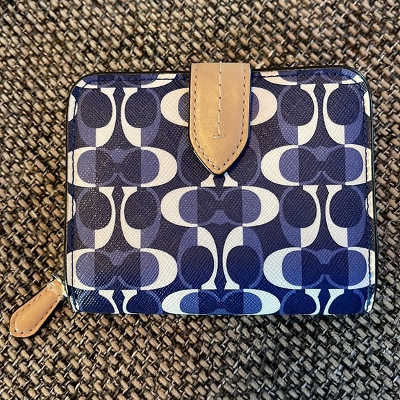 Coach Wallet - Picture 2 of 4